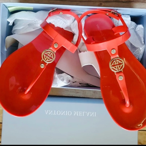 NEW Antonio Melani Jelliez Emblem Thong Jelly Sandals Red Size 9 - Picture 4 of 6